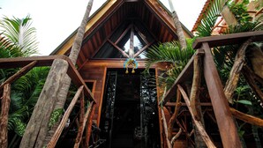 A wooden structure with a triangular roof and a central doorway. - Villa Éden  (Santarém)
