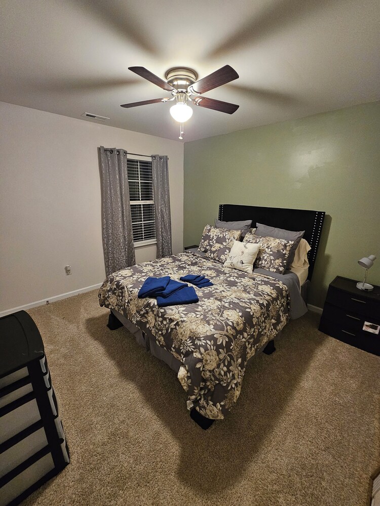 "Experience Luxury at our 5bdrm getaway. Just a 15 Minute Drive to the