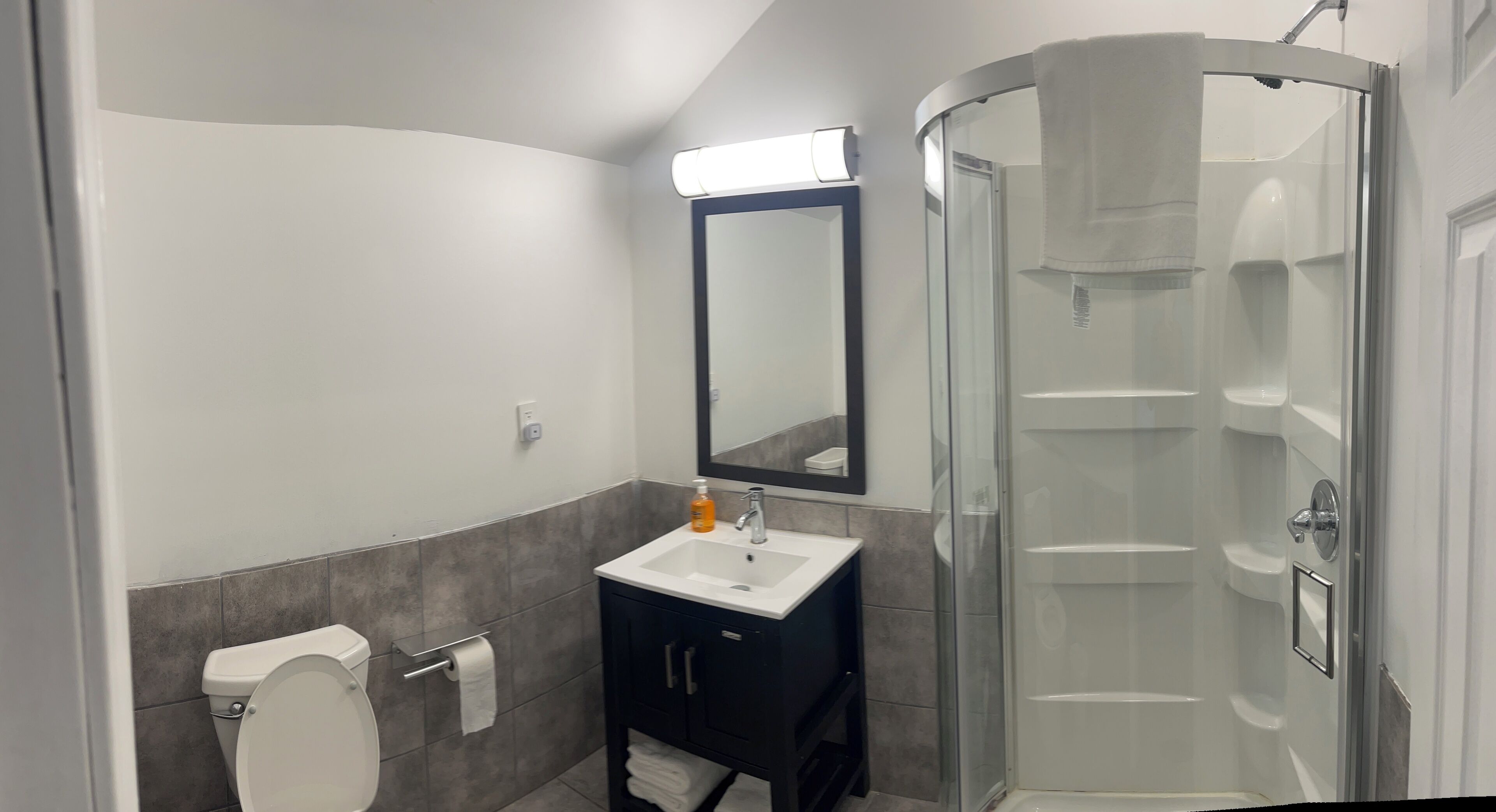 Classic Room | Bathroom | Shower, towels, soap, shampoo