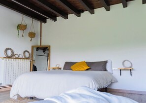 2 bedrooms, travel crib, WiFi, bed sheets