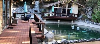 Relaxing luxury custom home 3,000 square ft close to hiking, fishing, downtown 