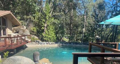 Relaxing luxury custom home 3,000 square ft close to hiking, fishing, downtown
