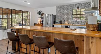 Brazos Riverside Cottage - Family, Fun Getaway
