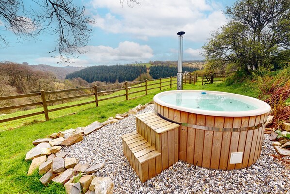 Bañera de hidromasaje al aire libre