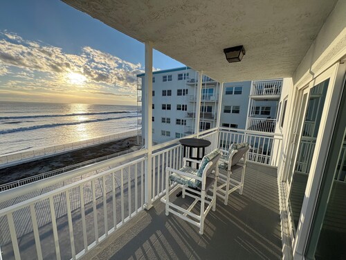 1/1 Ocean View Condo at Sandpiper. Watch rocket launches from the balcony!