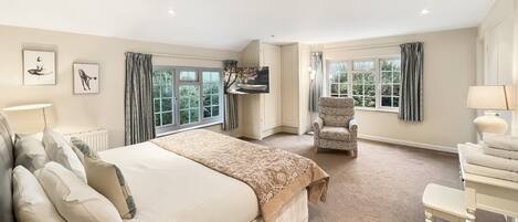 5 Schlafzimmer, BĂŒgeleisen/BĂŒgelbrett, WLAN, BettwĂ€sche