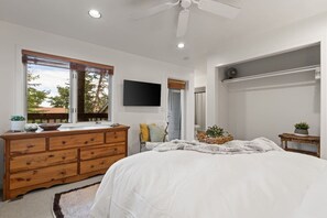 4 Schlafzimmer, Schreibtisch, Bügeleisen/Bügelbrett, kostenloses WLAN