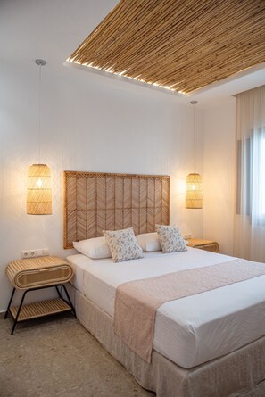 Deluxe Apartment | Memory foam beds, in-room safe, individually decorated - Anais Of Naxos (Naxos)
