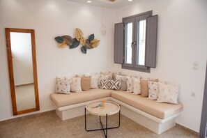 Reception - Anais Of Naxos (Naxos)