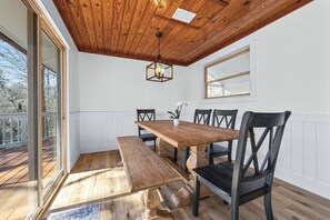 Dining - Santa Fe River Front, Luxury Retreat near Ginnie Springs and Ichetucknee (Fort White)