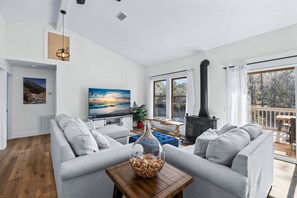 Smart TV - Santa Fe River Front, Luxury Retreat near Ginnie Springs and Ichetucknee (Fort White)