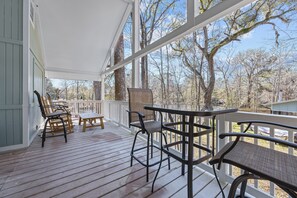 Outdoor dining - Santa Fe River Front, Luxury Retreat near Ginnie Springs and Ichetucknee (Fort White)