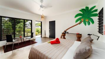 Design bungalow | Een kluis op de kamer, individueel gedecoreerd, individueel gemeubileerd