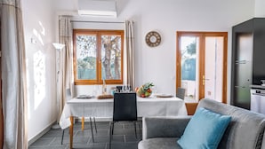 Unclassified image, 2 of 16, button - Air-conditioned flat for 4 people with garden - Golfe de St-Tropez (Le Plan-de-la-Tour)