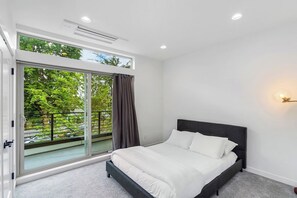 3 bedrooms, iron/ironing board, WiFi, bed sheets - Autumn Leaves in Jefferson Park (Seattle)