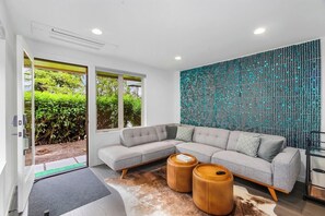 TV - Autumn Leaves in Jefferson Park (Seattle)