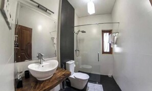 Deluxe Double Room | Bathroom