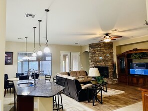 المنشأة من الداخل