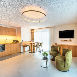 Familien-Vierbettzimmer | Wohnbereich