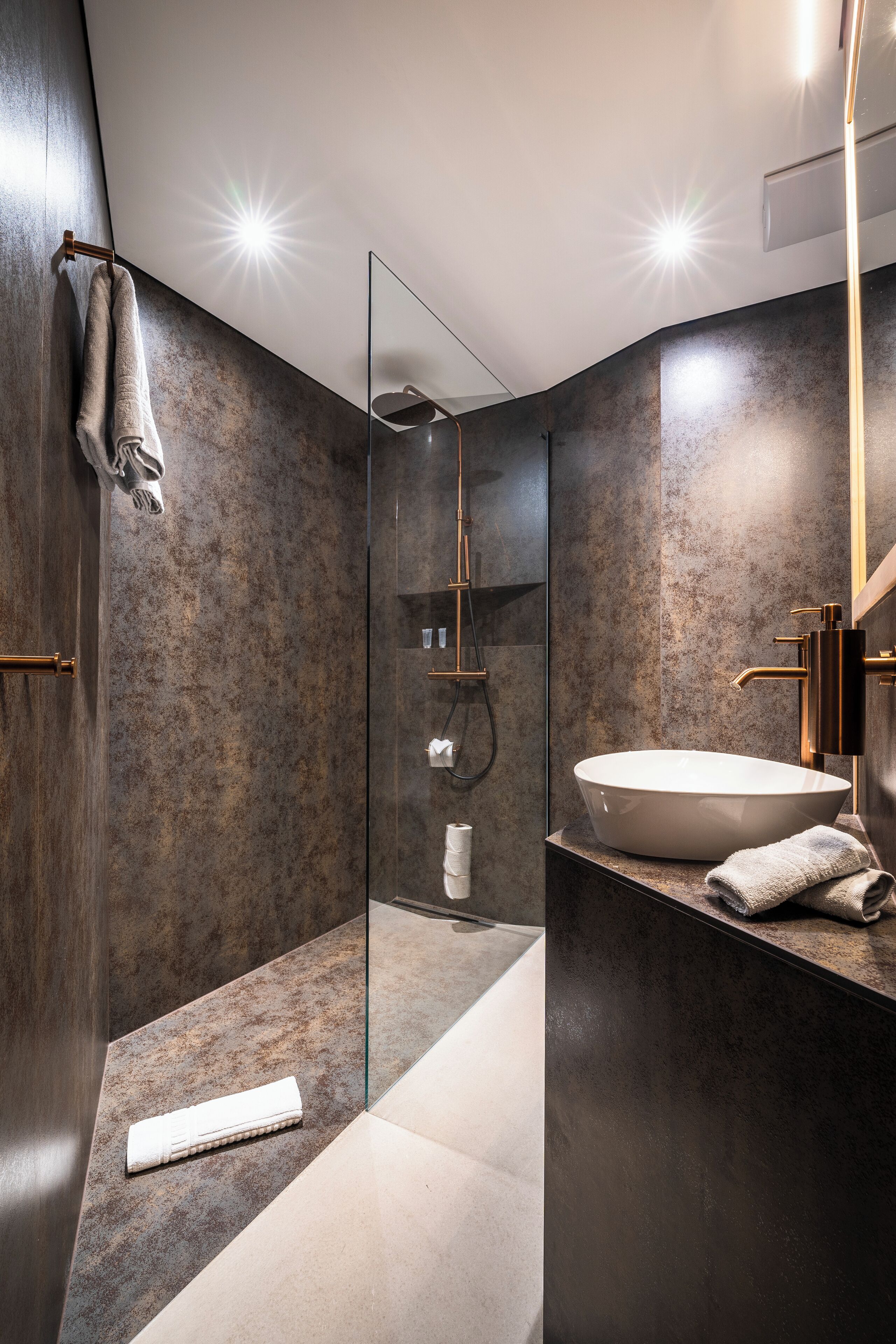 Luxury Apartment | Bathroom | Shower, rainfall showerhead, hair dryer, heated floors