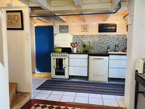 Fridge, oven, stovetop, dishwasher - Très Belle et Agréable Maison Avec Grand Jardin Idéalement Située Dans St Trojan (Saint-Trojan-les-Bains)