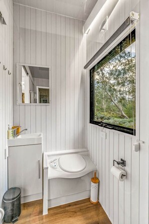 シャワー、ヘアドライヤー、タオル