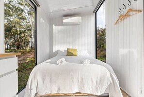 1 bedroom, bed sheets - Northern Grampians Getaway by Tiny Away (Dadswells Bridge)