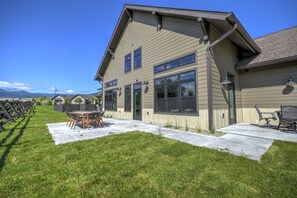 Outdoor dining - Close to downtown,private getaway (Red Lodge)