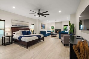 5 habitaciones, escritorio y tabla de planchar con plancha