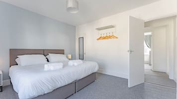 3 chambres, fer et planche à repasser, Wi-Fi, draps fournis