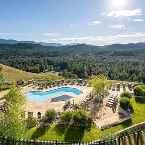 Et oppvarmet basseng