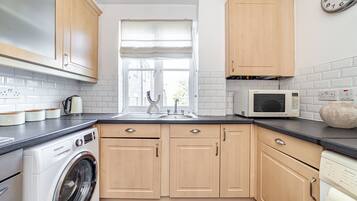 Apartment | Private kitchen | Fridge, microwave, oven, stovetop