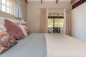 1 chambre, coffre-fort, fer et planche Ă repasser