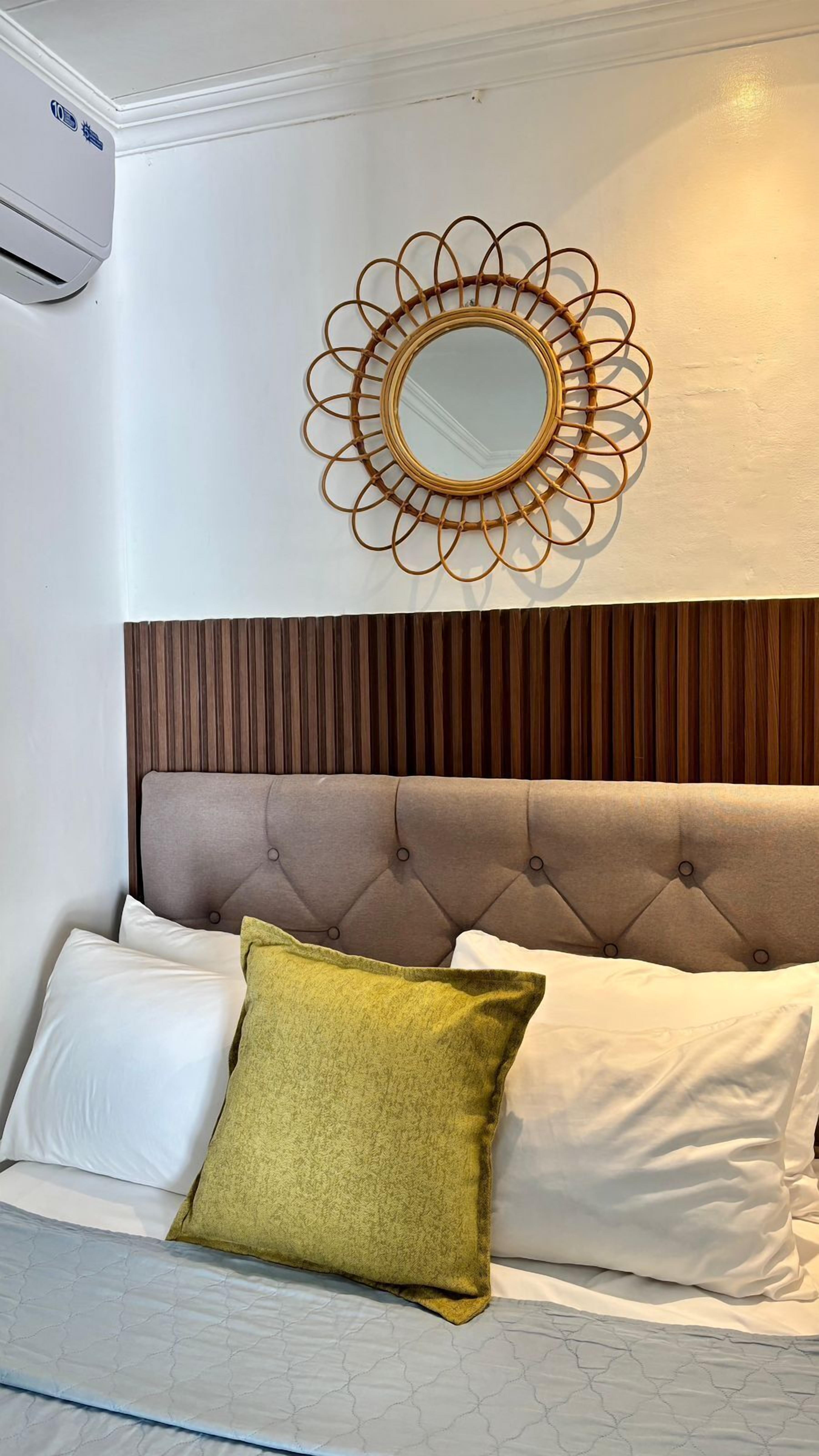 经济单人房 | 高档床上用品、客房内保险箱、特色装修、笔记本电脑工作区