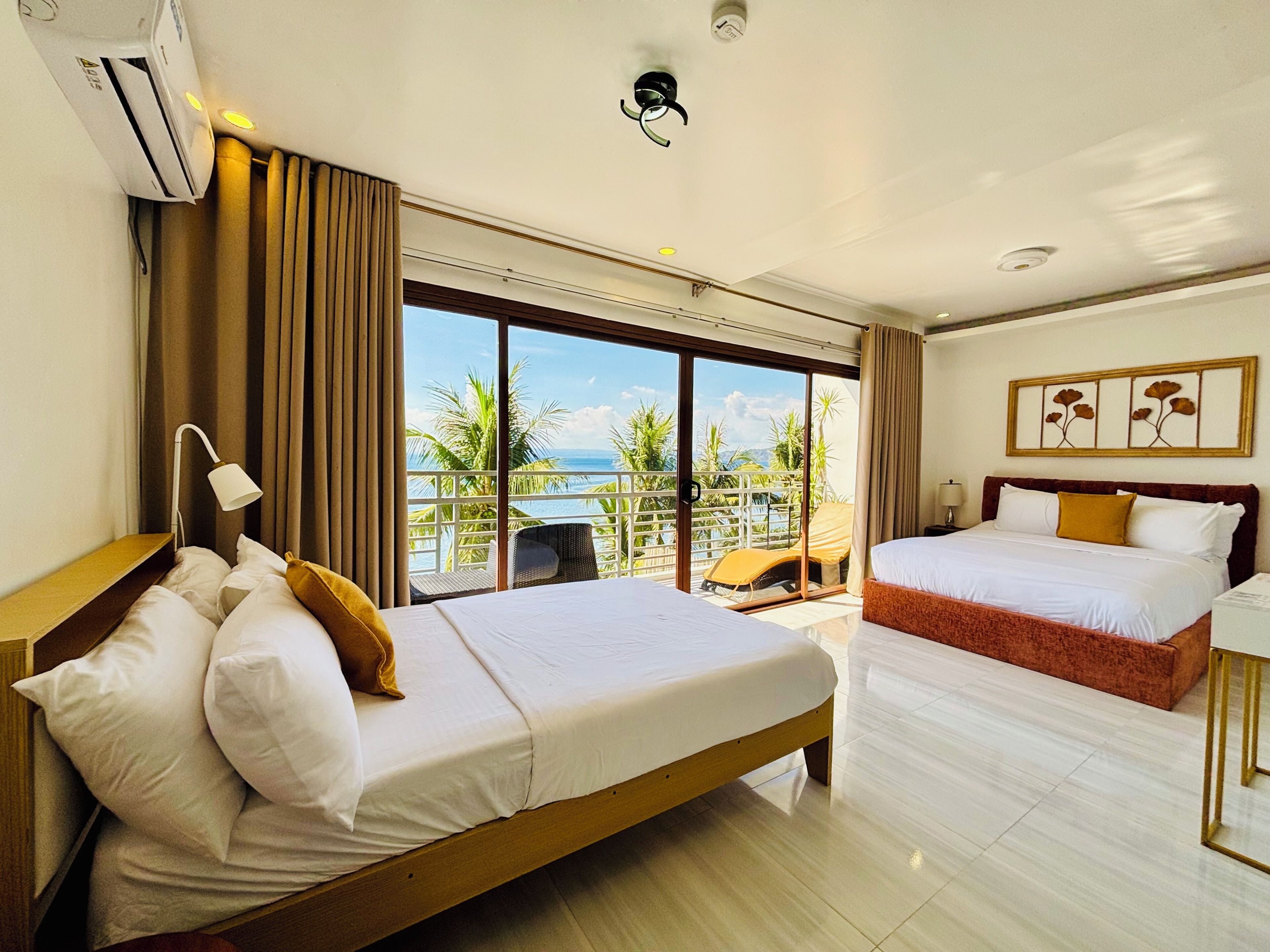 Premium bedding, in-room safe, blackout drapes, soundproofing
