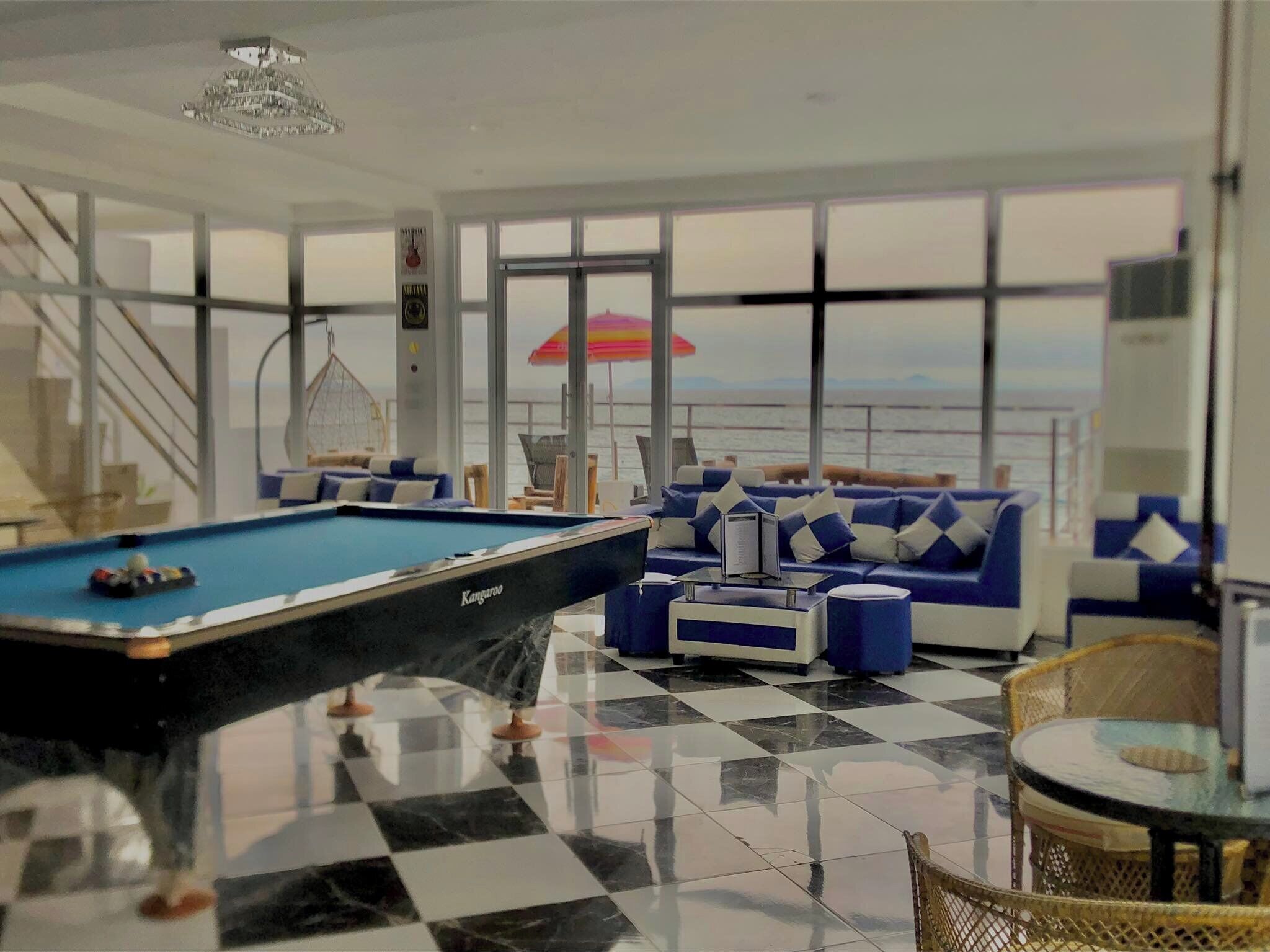 2 bars/lounges, beach bar