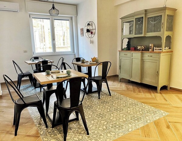 Living area - Domus damore (Naples)