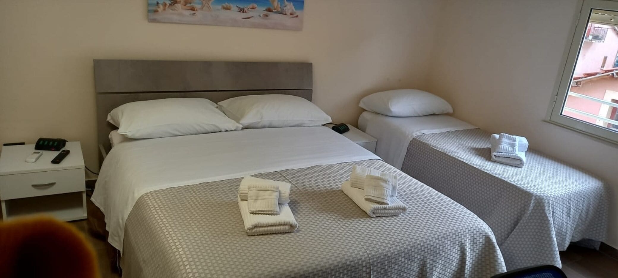 スタンダード トリプルルーム | ミニバー、デスク、ノートパソコン用作業スペース、防音設備