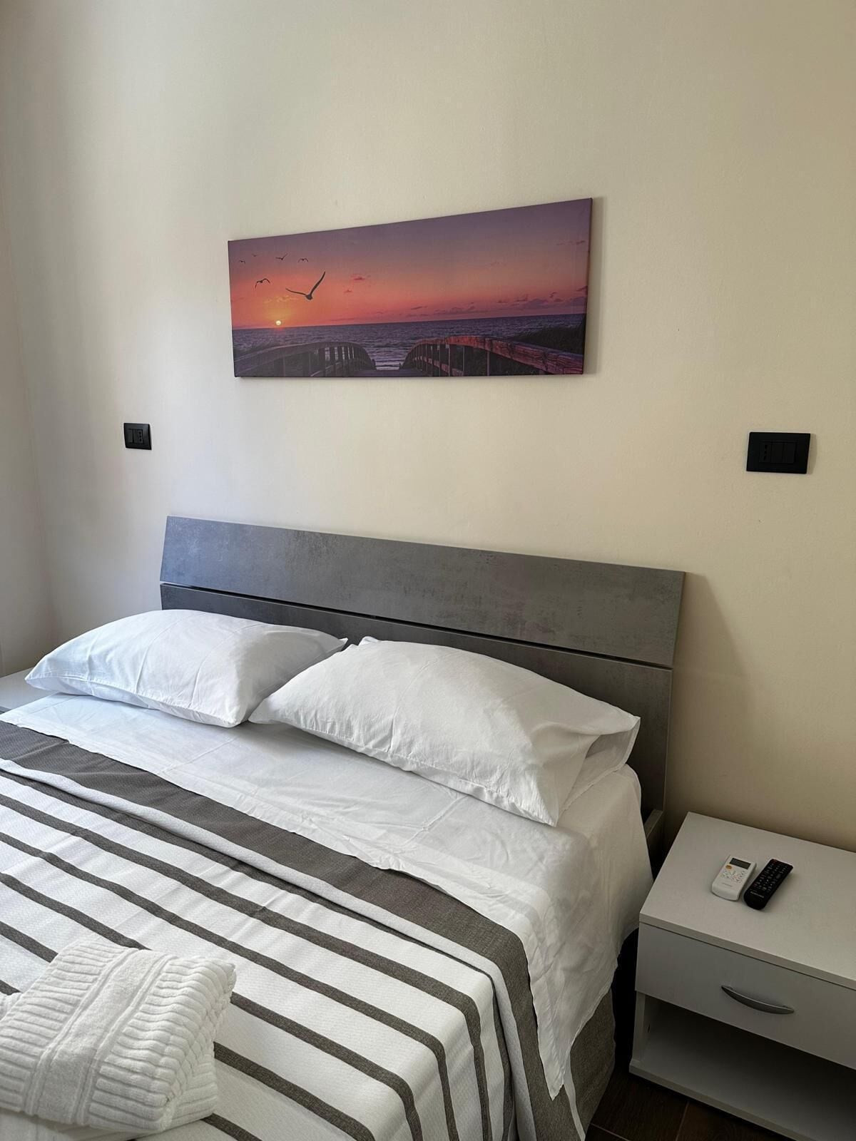 标准双人房或双床房 | 迷你吧、办公桌、笔记本电脑工作区、隔音