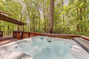 Bañera de hidromasaje al aire libre