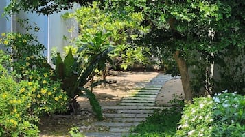 Villa 3 BR Private Pool - C1 | Garden view