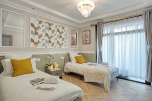3 habitaciones, tabla de planchar con plancha, wifi y ropa de cama