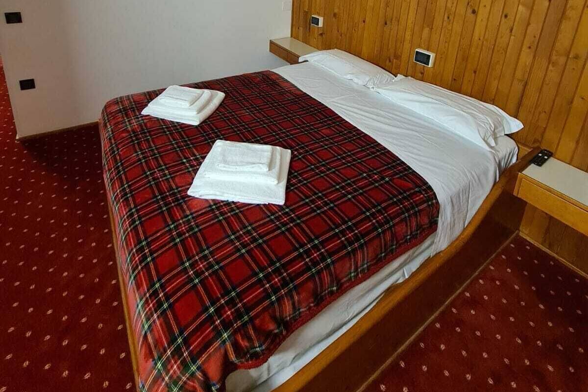 Classic Room | Premium bedding, down duvets, pillow-top beds, in-room safe