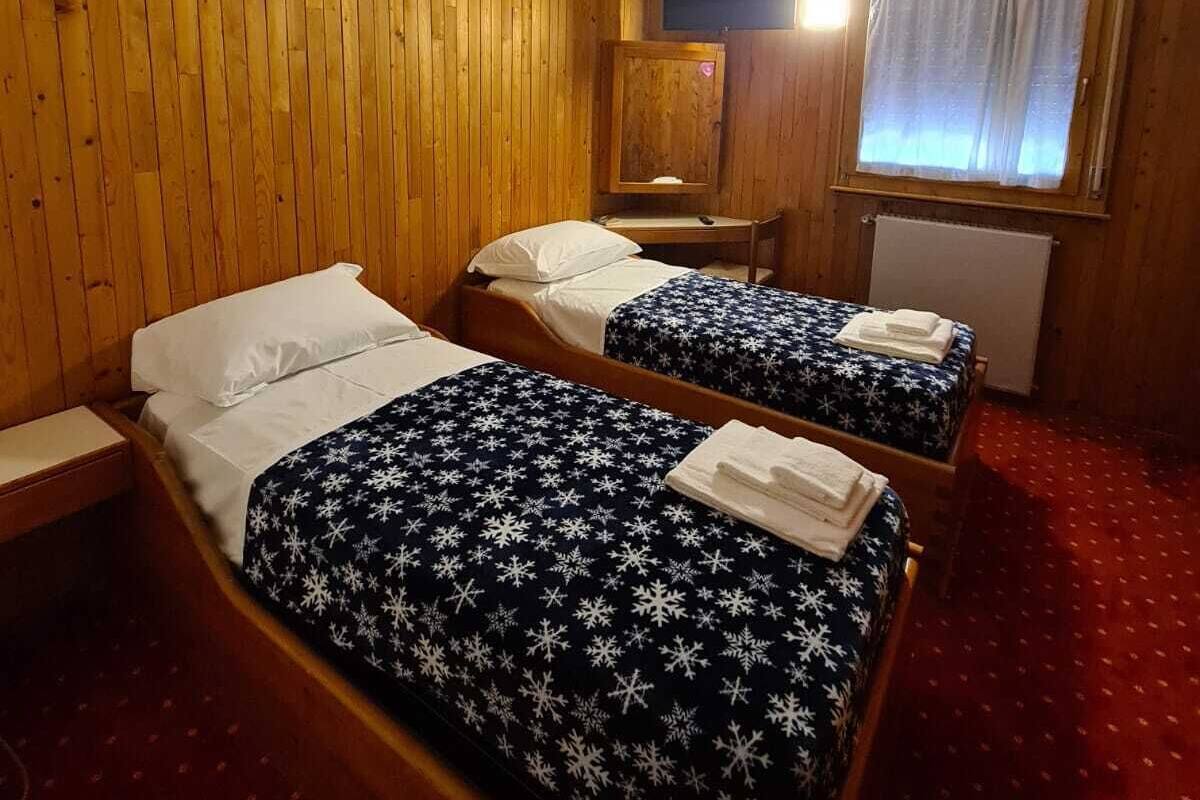 Business Twin Room | Premium bedding, down duvets, pillow-top beds, in-room safe