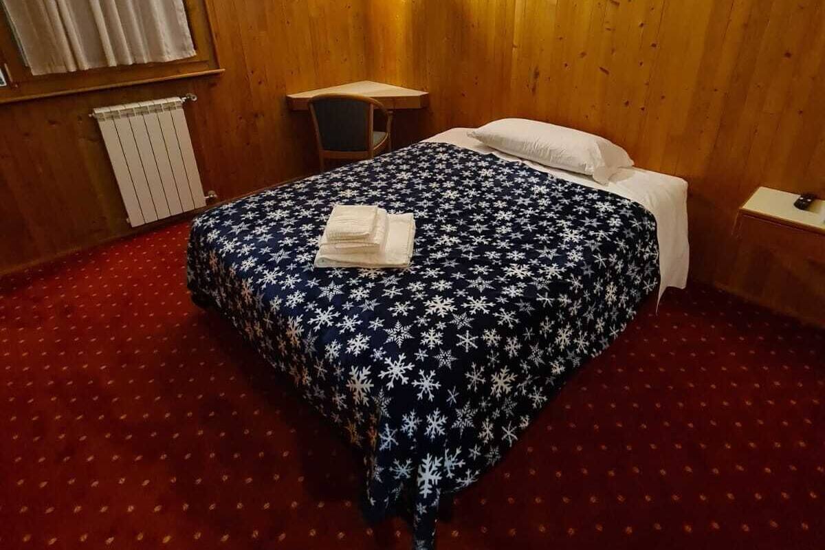 Business Single Room | Premium bedding, down duvets, pillow-top beds, in-room safe