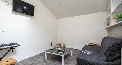 3 BR Elegant | Parking and A/C | Allevard-les-Bains