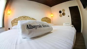 Comfort Triple Room, 1 Bedroom, Non Smoking, City View | 1 bedroom, minibar, free WiFi, bed sheets