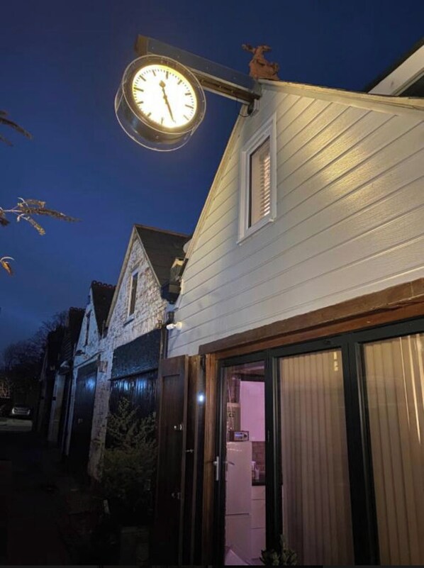 تفاصيل الفندق من الخارج