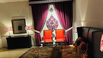 Deluxe Double Room | Soundproofing, iron/ironing board, free WiFi