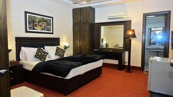 Deluxe Double Room | Soundproofing, iron/ironing board, free WiFi